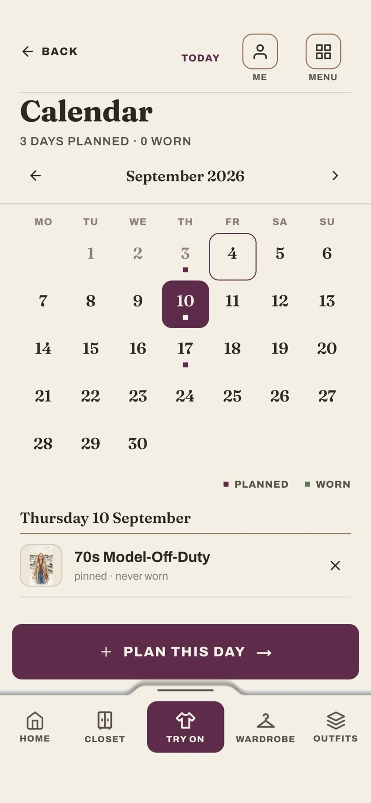 A monthly outfit calendar marking planned and worn days, with the look pinned to the selected day.